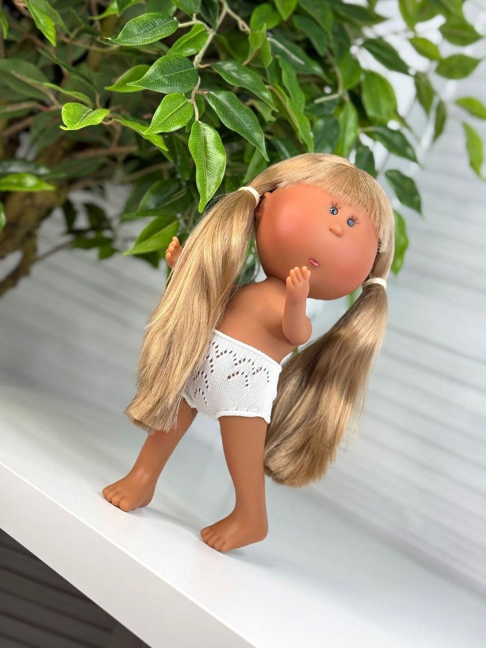 Кукла Nines виниловая 30см MIA LATINA без одежды (3000WL7)