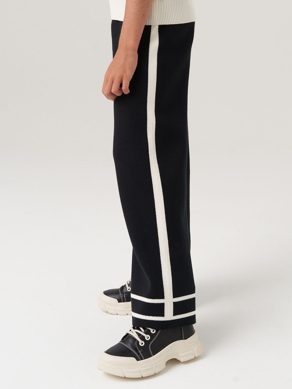 АТ570-1 Брюки для девочки черный