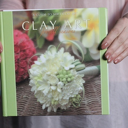 Clay Art for All Seasons. Книга с фото-уроками по лепке из полимерной зефирной глины Claycraft by DECO.