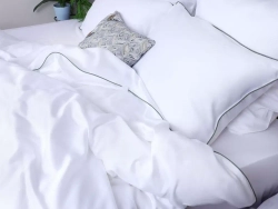 Постельное белье семейное Mollen белое с нефритовым кантом