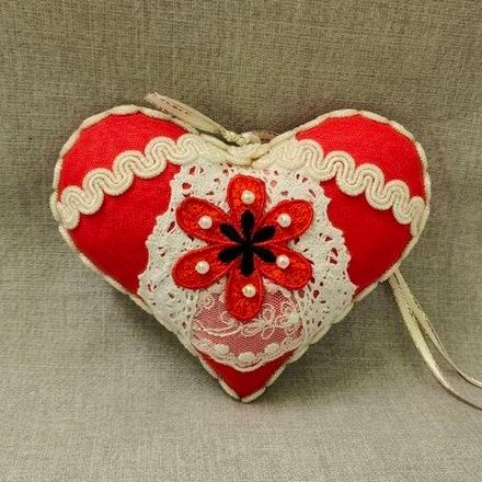 Ёлочная игрушка Сердце с вышивкой