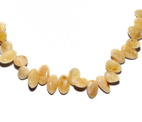 Бусы из цельного янтаря натуральные, длина 50 см, лепестки до 1,5 см.