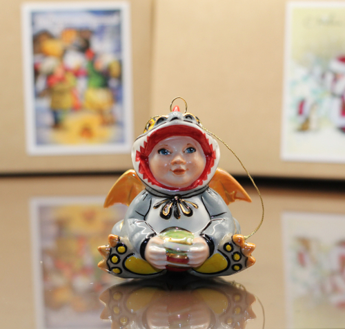 Елочная игрушка "Малыш Дракончик" сидящий