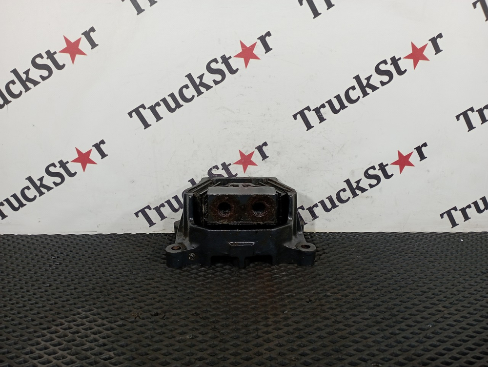 Подушка двигателя задняя