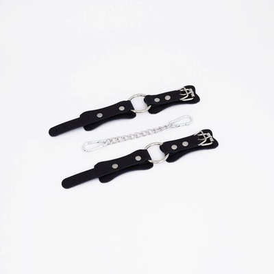 Черные кожаные наручники с кольцом