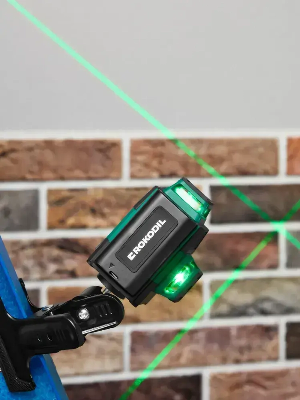 Rokodil / Компактный лазерный уровень 3D, зеленый луч SHARP / RAY AIR, 12 линий, самовыравнивание, аккумулятор на 10 ч, дальность 30 м, максимальная комплектация с пультом и креплением-прищепкой