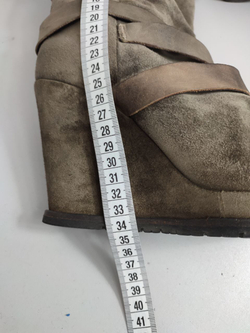 Полусапоги зимнее на танкетке 39 размер