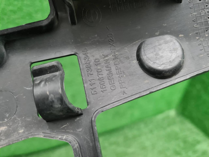 Кронштейн переднего бампера BMW 5er G30 (17-20)