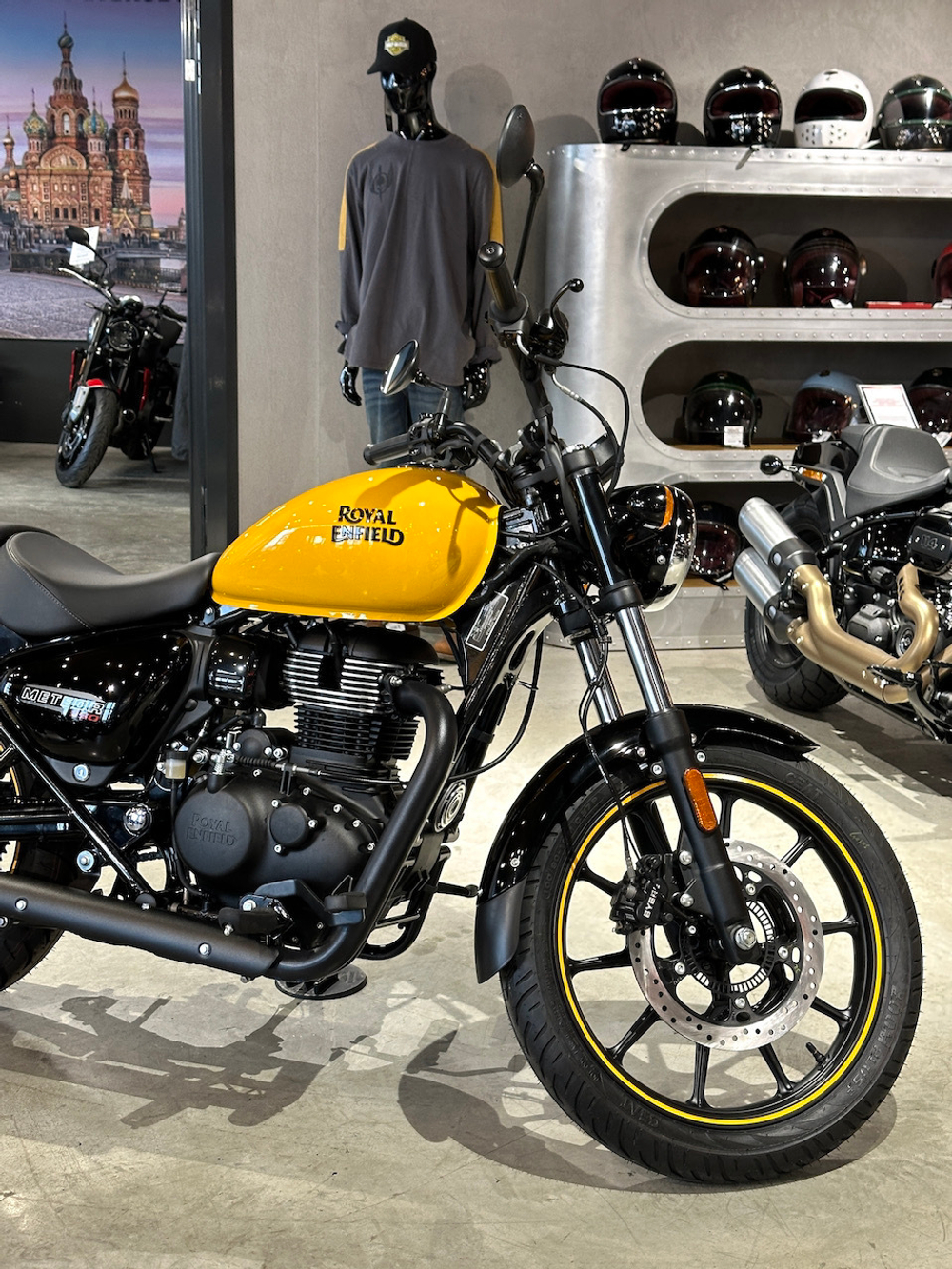 Royal Enfield Meteor 350 Fireball Yellow