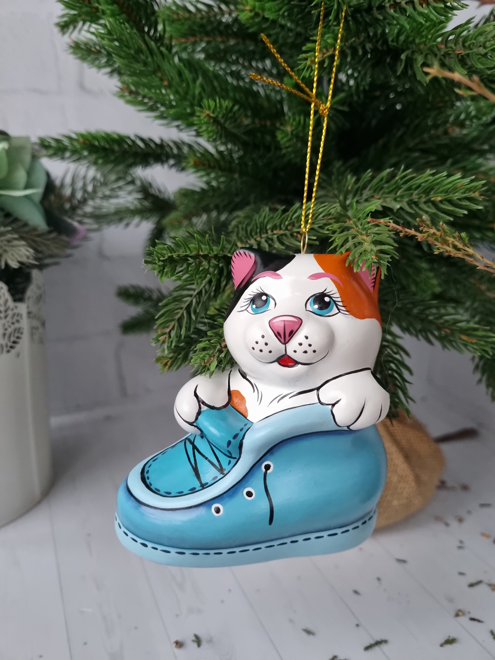 Котик в ботинке игрушка из фарфора