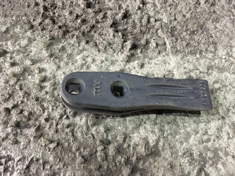 Зуб E29 Центральный 85801109