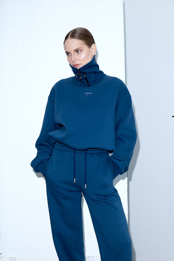 Кроп свитшот с молнией