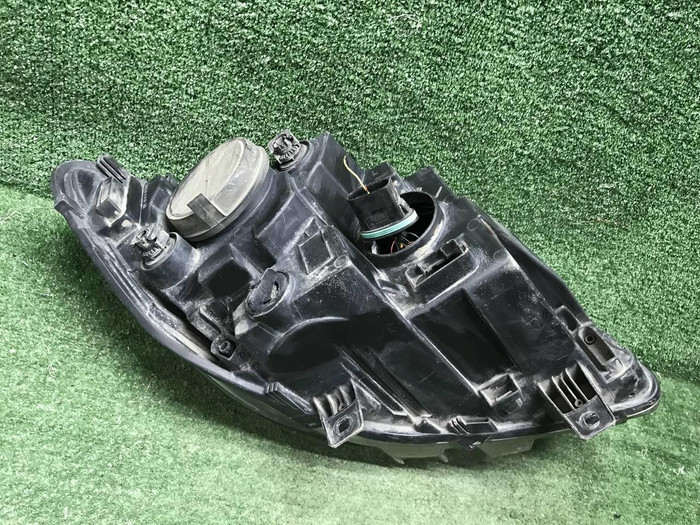 Фара левая Mercedes Sprinter W910 (19-нв) галоген