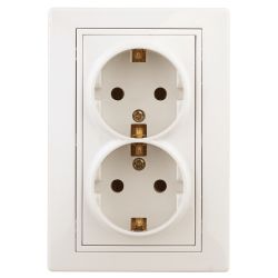 Розетка Intro Plano 1-205-02 с заземлением двойная 2X2P+E Schuko 16А-250В IP20 СУ слоновая кость | Intro