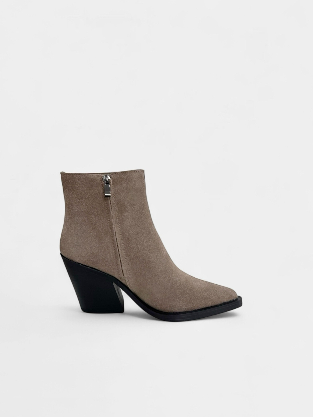 Казаки в бежевом цвете