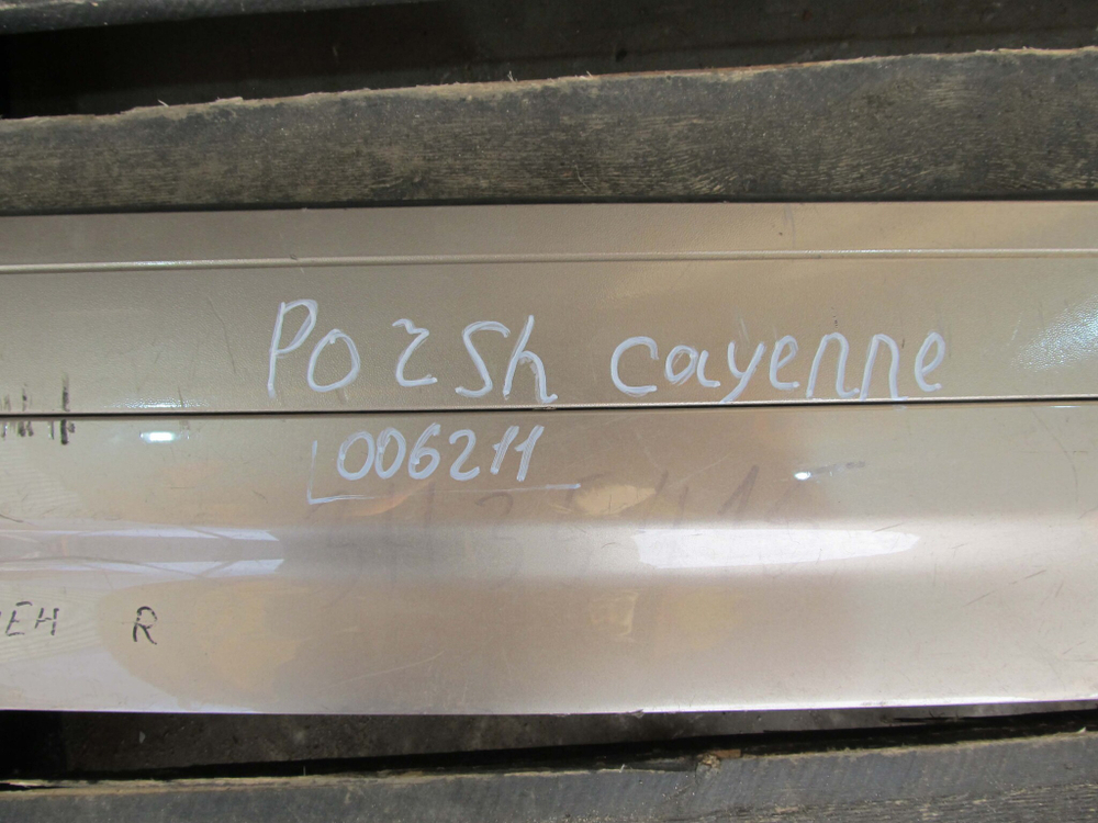 Накладка задней двери правая Porsche Cayenne 2 (958) 10-18 Б/У Оригинал 7p5839788G