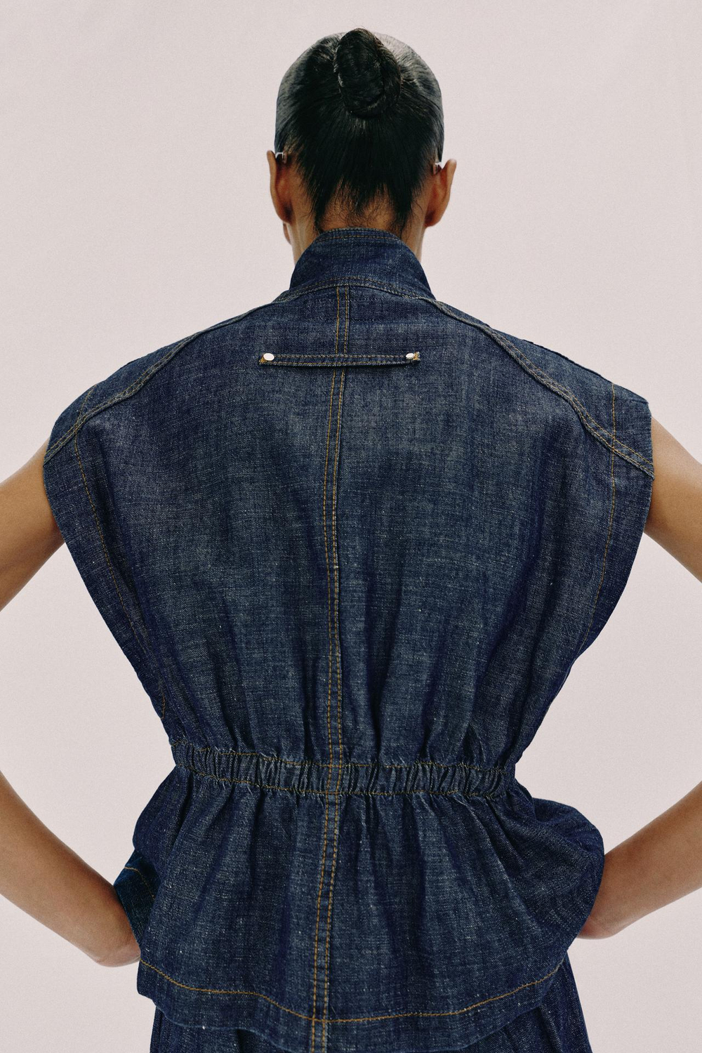 ZARA ЖИЛЕТ ИЗО ЛЬНА С ЭЛАСТИЧНОЙ ТАЛИЕЙ, ИНДИГО