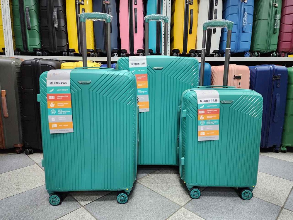 Чемодан Средний (М) полипропилен "Mironpan" съёмные колёса