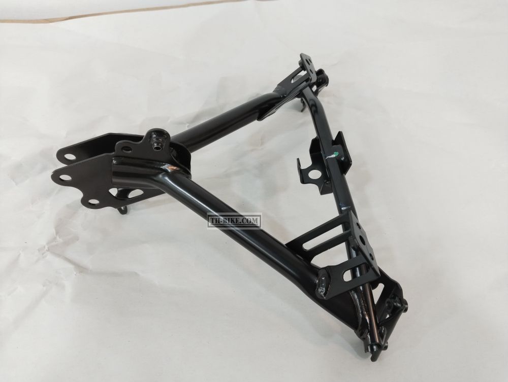 64501-MKN-D10. STAY COMP., FR. UPPER COWL. HONDA