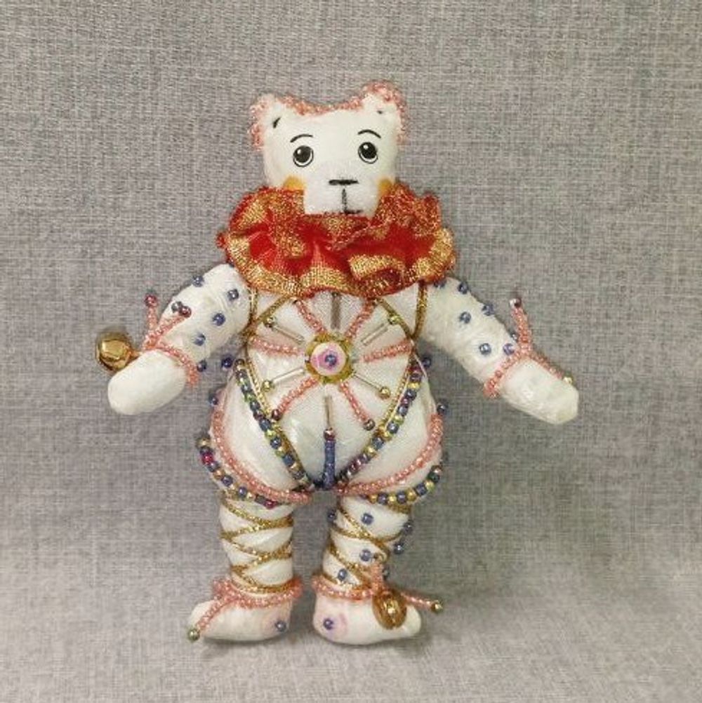 Бисерная ёлочная игрушка Медведь с воротником