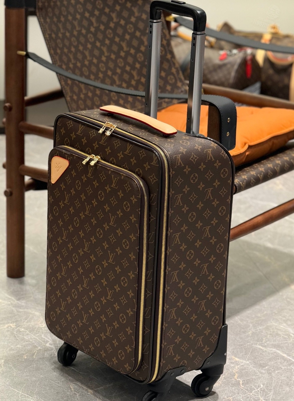 Дорожный чемодан Louis Vuitton