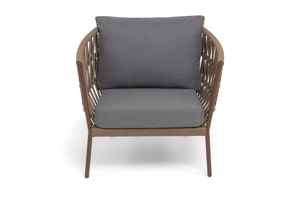 "Диего" кресло плетеное из роупа, каркас алюминий коричневый (RAL8016) муар, роуп коричневый круглый, ткань темно-серая 027