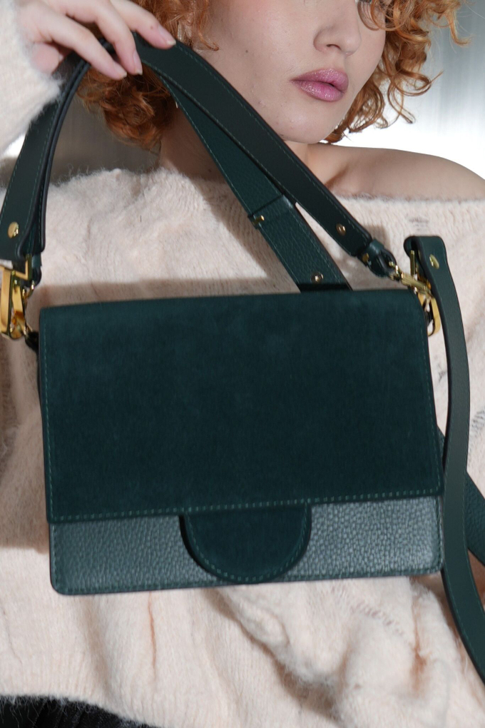 Сумка замшевая через плечо темно-зеленая