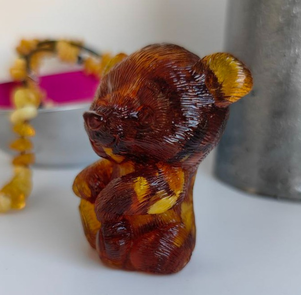 Мишка улыбается