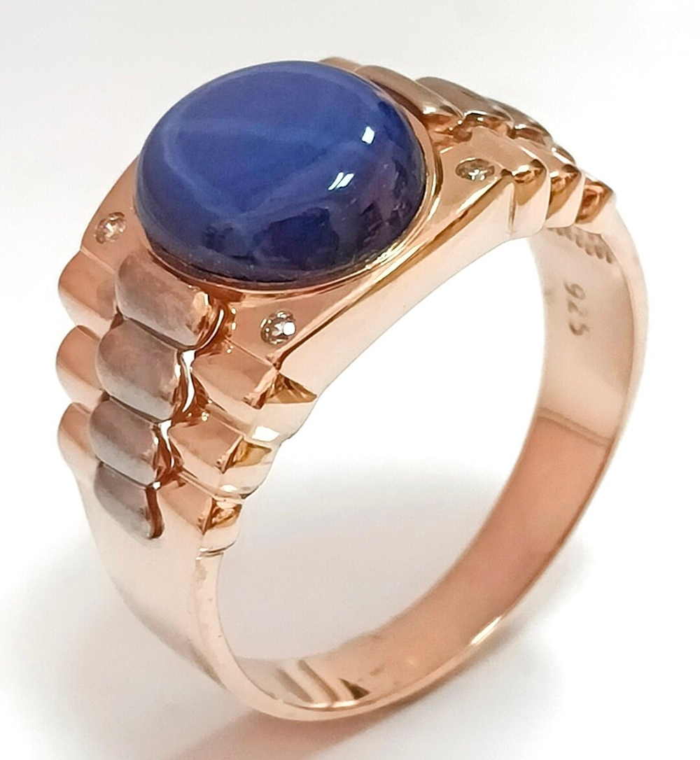 Ювелирное мужское кольцо из серебра с позолотой,сапфиром и фианитами