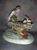Статуэтка. Фарфор. Селянин с козами. Capodimonte. Италия