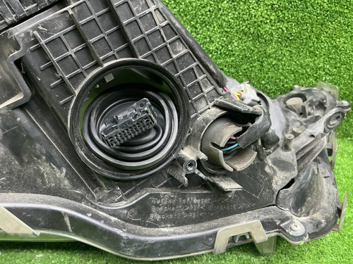 Битая Фара левая Toyota RAV4 5 XA50 (18-нв) LED