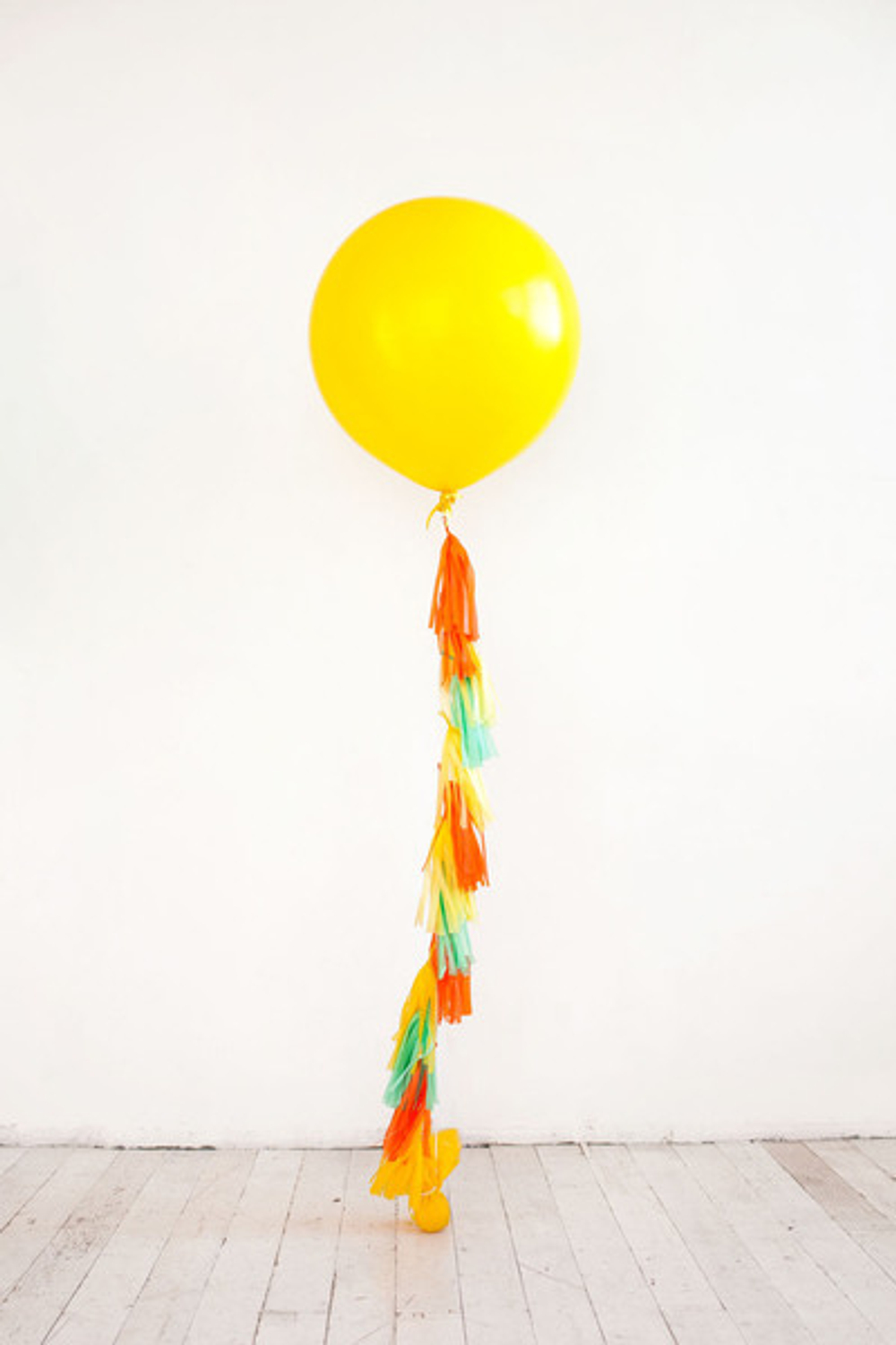 Гирлянда-тассел в желтом цвете, 35х12 см, 12 листов