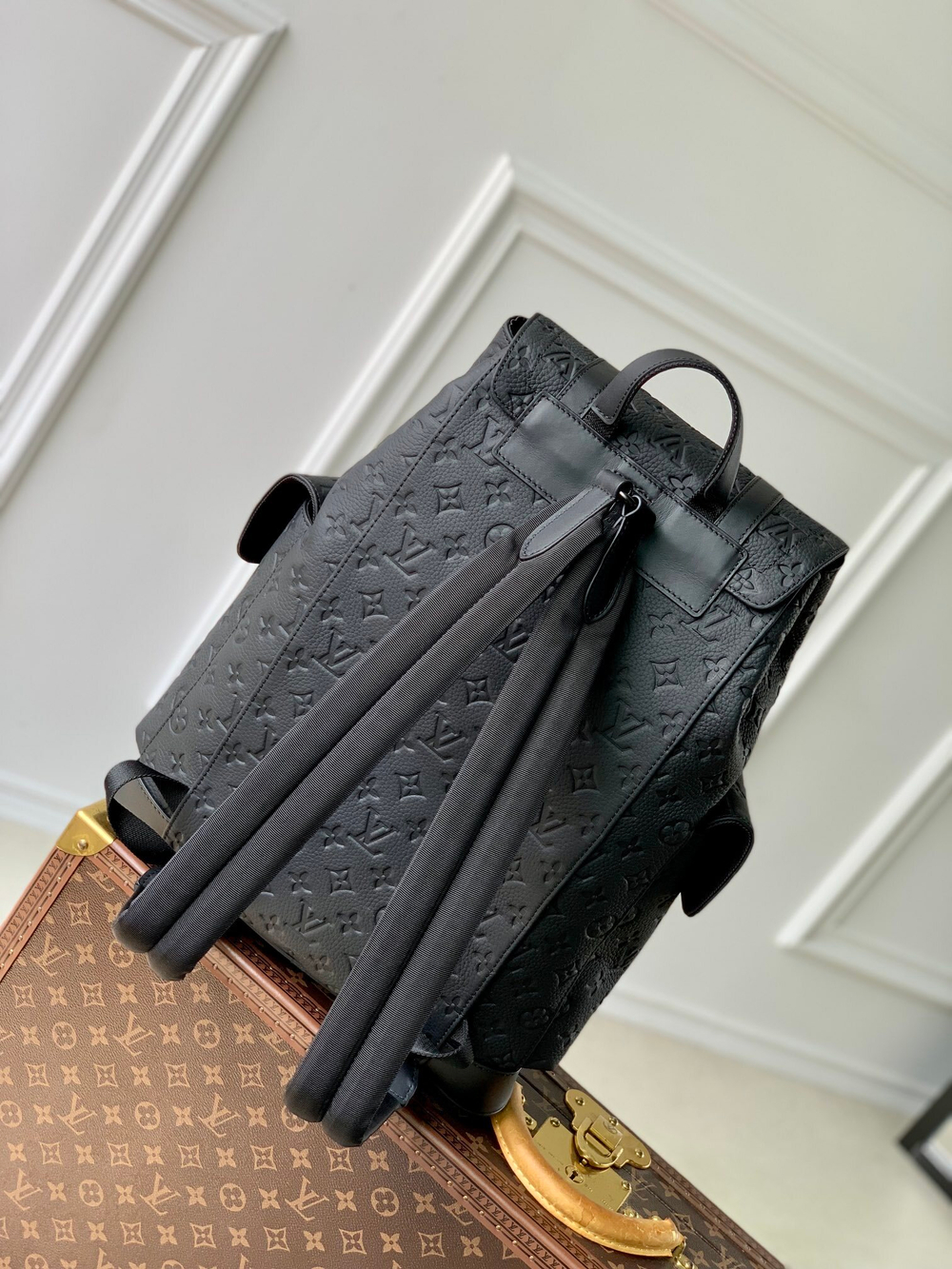 Louis Vuitton Christopher MM