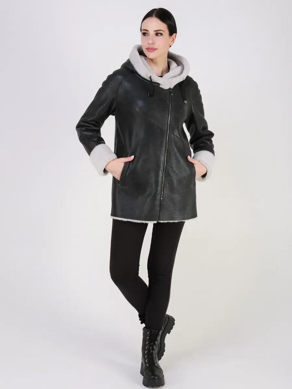 Дубленка зимняя натуральная с капюшоном