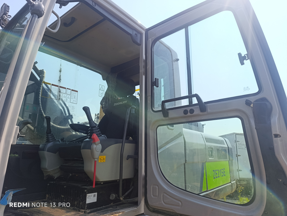 Zoomlion ZE215 Экскаватор ZE215E (Дизельный, 5,9 л, 152 л.с., АТ)