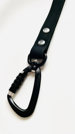 Водилка из биотана , 20 мм , 35 см. Карабин авиационный , черный.