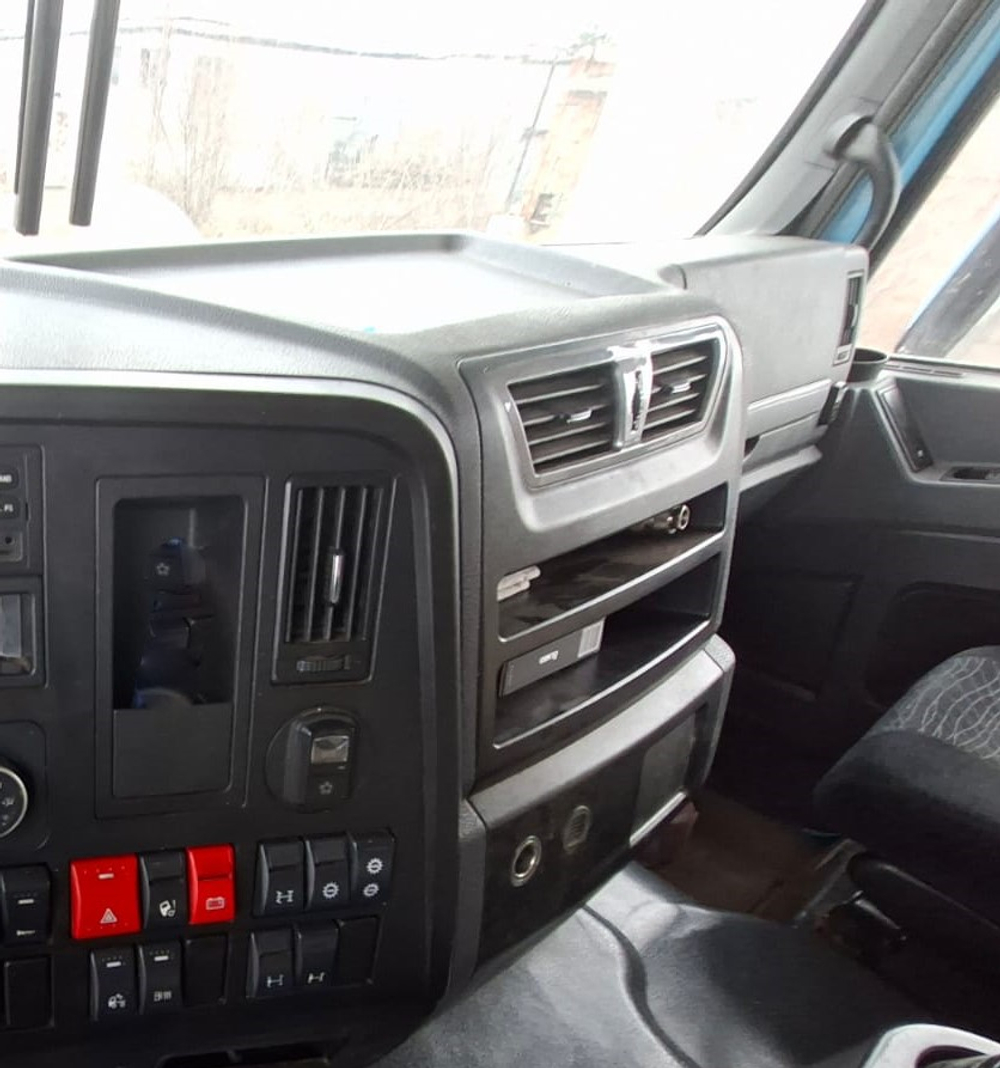 Shacman (Shaanxi) SX* 6x6 Седельный тягач SX42586W385C (Дизельный, 10,8 л, 441 л.с., МТ)