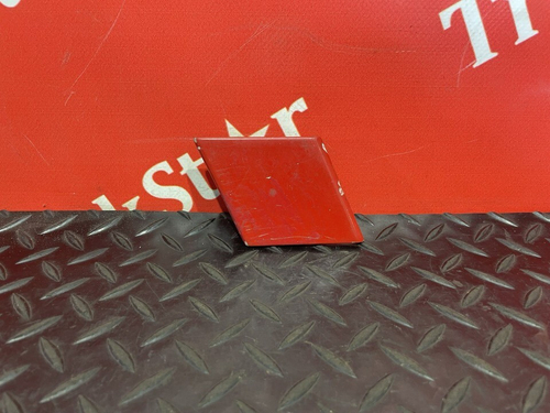 Заглушка бампера левая