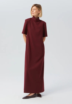 Платье с воротником-стойкой