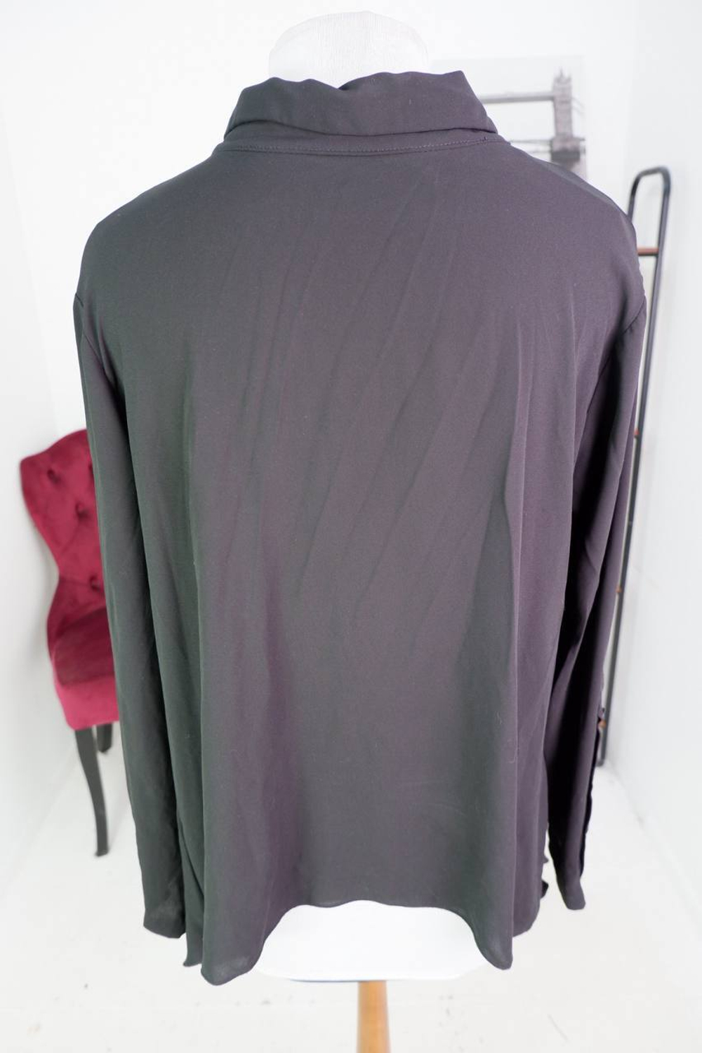 Блузка Lynne оригинальная, маркировка 42, визуально на 48 размер