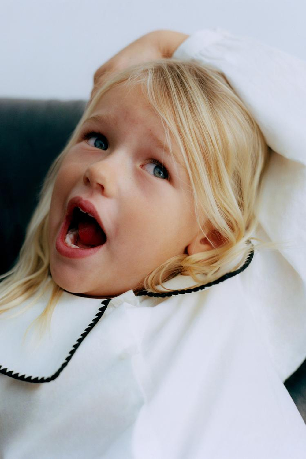 ZARA БЛУЗА С КРУГЛЫМ ВОРОТНИКОМ И ВЫШИВКОЙ, БЕЛЫЙ