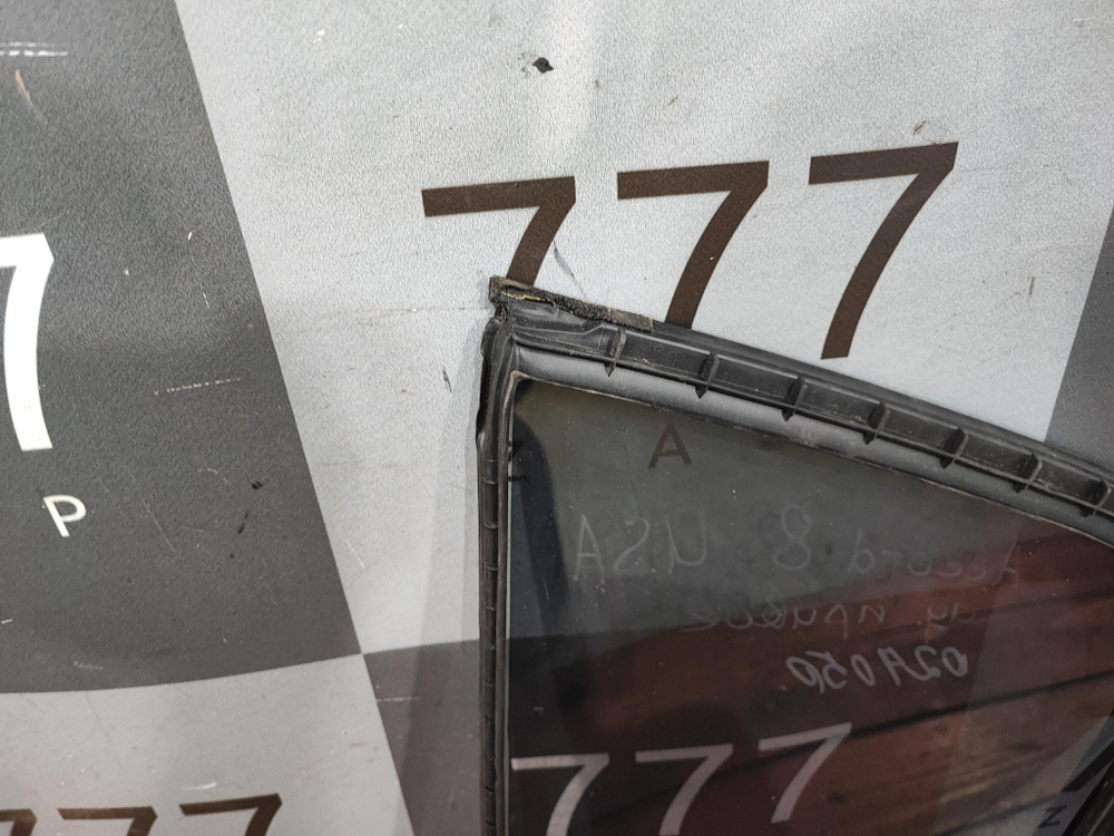 Стекло двери задней правой Honda Accord 8 USA  Б/У Оригинал 73405T3W305