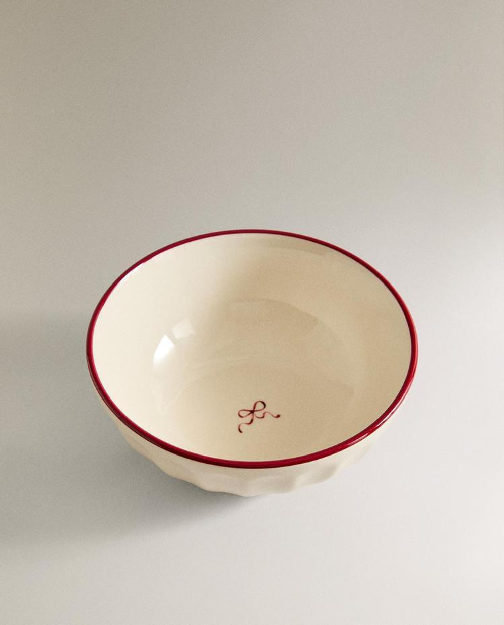 ZARA HOME НОВОГОДНЯЯ КЕРАМИЧЕСКАЯ ТАРЕЛКА, БЕЛЫЙ/КРАСНЫЙ