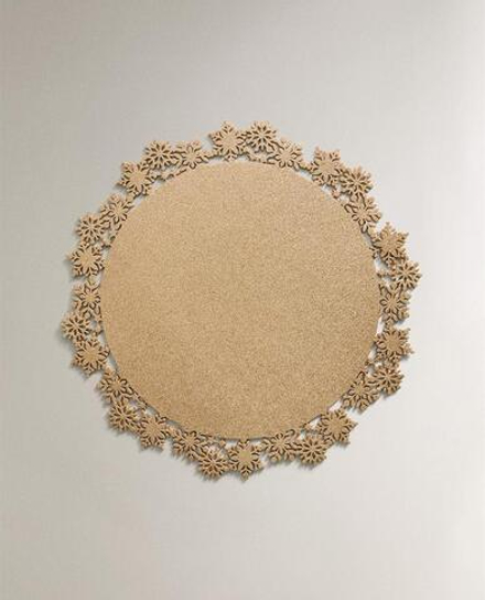 ZARA HOME БЛЕСТЯЩАЯ ПОДСТАВКА ПОД СТОЛОВЫЕ ПРИБОРЫ С УЗОРОМ «СНЕЖИНКИ», ЗОЛОТИСТЫЙ
