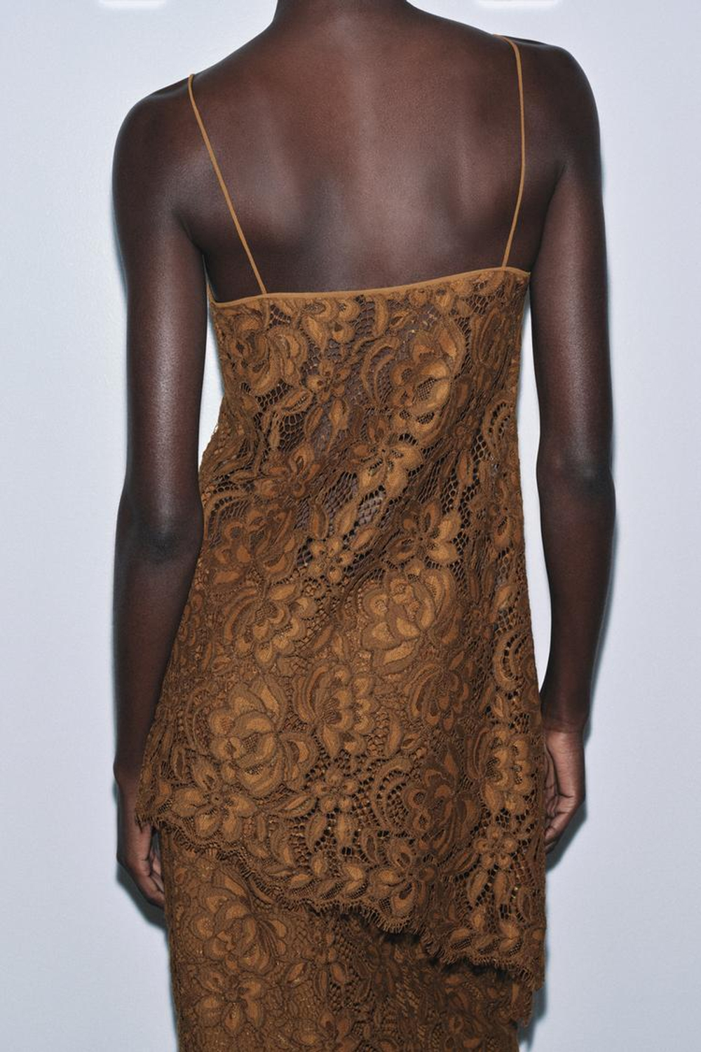 ZARA КРУЖЕВНОЙ ТОП НА БРЕТЕЛЯХ — ZW COLLECTION LIMITED EDITION, ГОРЧИЧНЫЙ