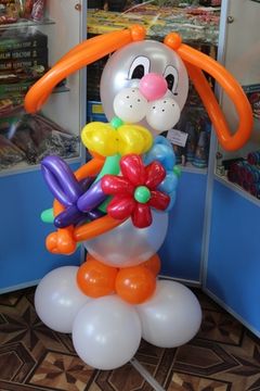 Собачка с цветами