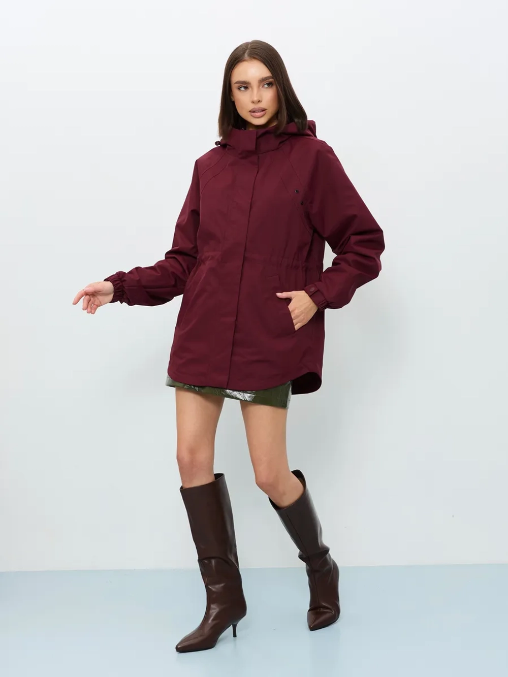 Ветровка с капюшоном удлиненная