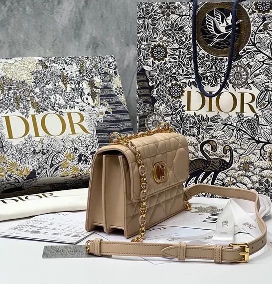 Мини-сумка Dior Miss Caro бежевый
