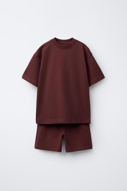ZARA КОМПЛЕКТ ИЗ ФУТБОЛКИ И БЕРМУДОВ, ГРАНАТОВЫЙ
