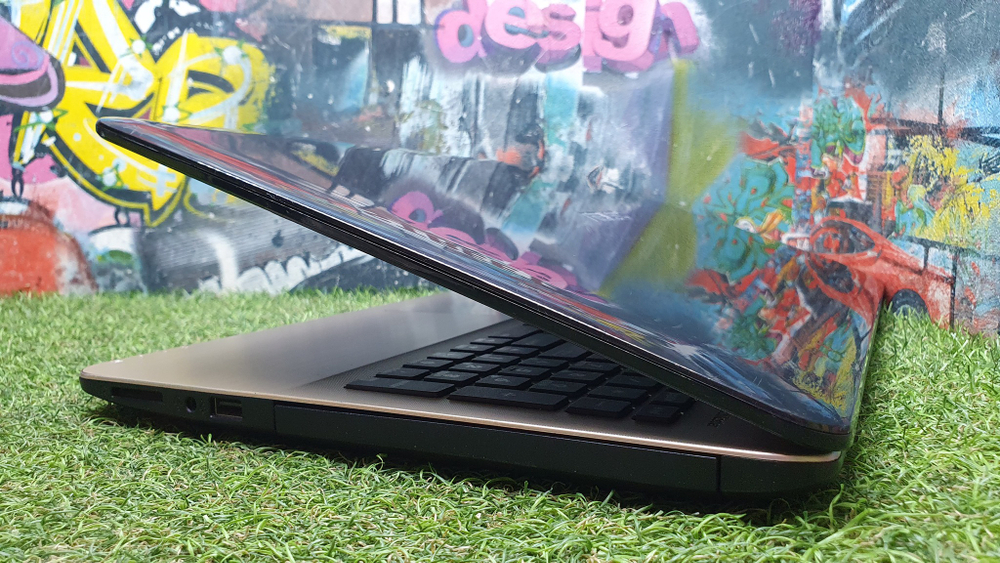 Ноутбук Asus i5-5/4Gb/M320 2Gb/W519LI5200-554AXCA2XC0/Windows 10